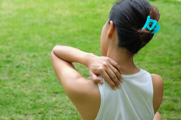 The woman had neck pain, shoulder pain, and Cervical Spondylosis sHe used her hands to massage the...
