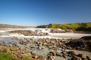 FLOWING RIVER IN ICELAND TRAVELING DESTINATION 