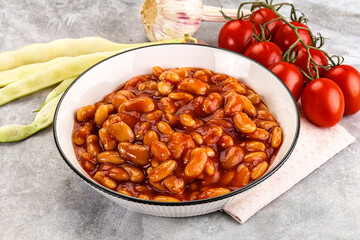 White baked bean in tomato sauce