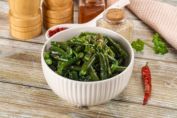 Green bean salad with sesame seeds