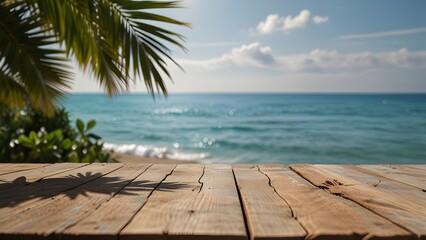 Mesa de madera frente al mar con hojas tropicales en primer plano