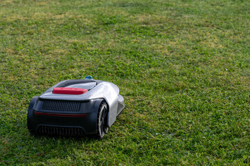 Robotic lawnmower without perimeter wire cutting perfect lawn
