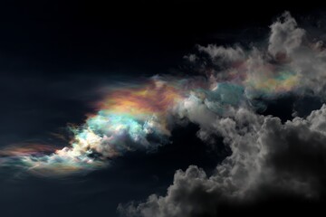 Iridescent Cloud Formation in Dark Sky