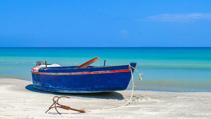 Barques de pêche sur une plage
