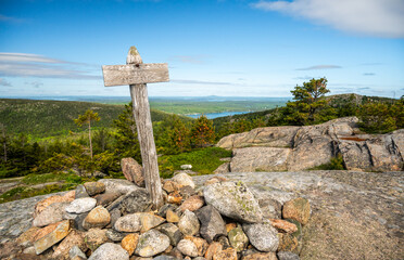Fototapeta premium Sign on the Summit of Cedar Swamp Mountain in Acadia