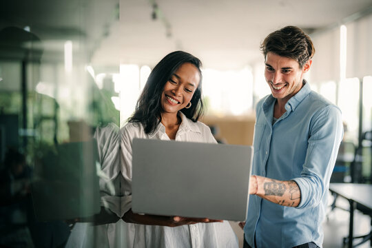 AI technology help people to work with generative AI functions by prompting the AI