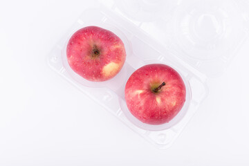 Shandong Fuji apples in a transparent plastic box