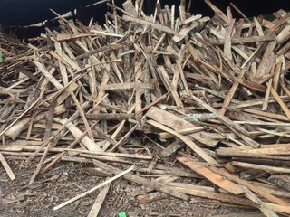 Sustainable pile of wood chips for fuel use, ideal for eco-friendly heating and biomass energy solutions. Perfect for renewable, clean-burning power sources.