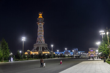 Tour de l'indépendance et de la liberté à Douchanbé