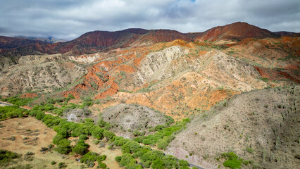 Les montagnes rouges du nord de l'Argentine. La région de Salta.
