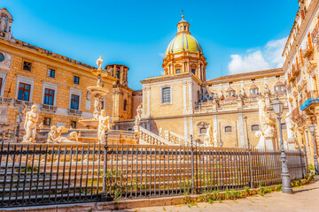 Obraz premium Fountain of shame on baroque Piazza Pretoria in Palermo, Sicily, Italy