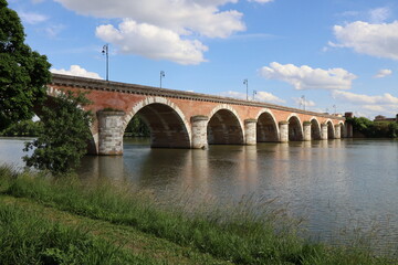 Le pont Napoléon sur le fleuve le Tarn, ville de Moissac, département du Tarn et Garonne, France