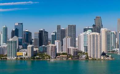 Obraz premium Miami skyline panorama. Aerial view of cityscape with skyscraper in Brickell Key, United States. Downtown Brickell Miami. Panoramic modern architecture in Miami downtown, Florida