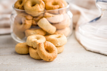 Salted crispy snack rings on kitchen table.