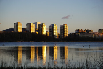 Fototapeta premium City at a lake during evening