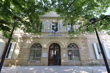 Obraz premium Mairie, vue de l'extérieur, ville de Marmande, département du Lot et Garonne, France