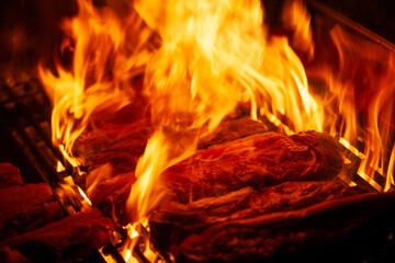 Entrecote a la parrilla con llamas