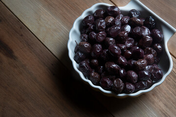 Black olives in a bowl