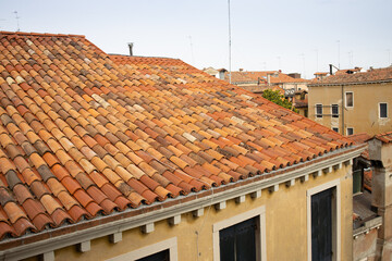 Obraz premium Terracotta tiled roof of traditional building in Venice, Italy