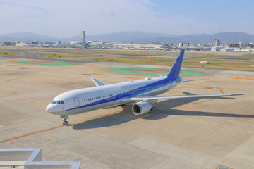 晴空を裂く鋼の翼
