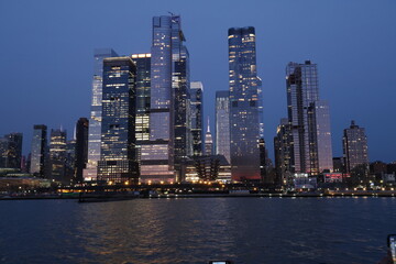 Fototapeta premium New York Skyline by Boat