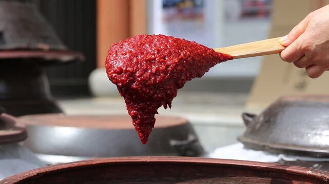 traditional red pepper paste, traditional gochujang