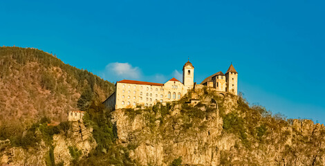 Obraz premium Alpine spring view at the Brenner pass road between Austria and Italy