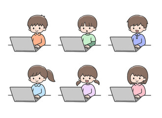 ノートパソコンを操作する子どもたちのセット