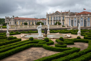Obraz premium Beautiful view to old historic Queluz Palace garden and building