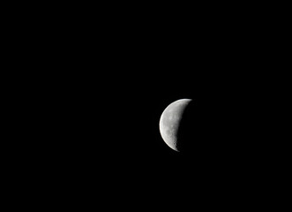 Rosnący garb, księżyc w trzeciej kwadrze, astrofotografia obiektów nocnego nieba 