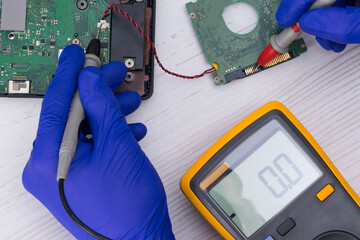 A device for measuring voltage and diagnosing the phone's display board, close-up