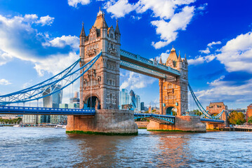 Obraz premium Tower Bridge in London overthe River Thames, United Kingdom landmark.