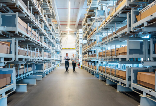 Transport boxes in a production hall of a factory
