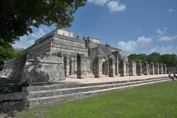 Fototapeta premium Ancient ruins on Chichen Itza archeological site