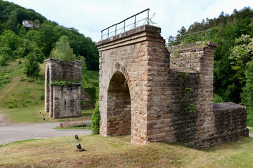 Reste d'un ancien pont ferroviaire de 1897 à Rosteig en Moselle France