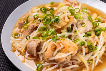 鶏肉ともやしの炒め物