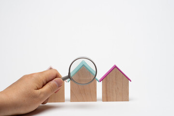 戸建て住宅を比較検討するイメージ