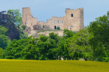 Blick auf die Burg Frauenstein im Erzgebirge im Frühjahr