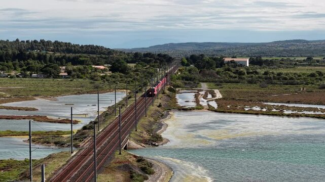 Train express r&eacute;gional TER PortBou Avignon &agrave; Leucate La Franqui dans l'Aude (France)	
