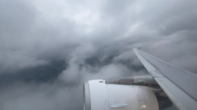 avion de ligne vid&eacute;o turbulences nuages