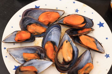 cooked mussels in a pan