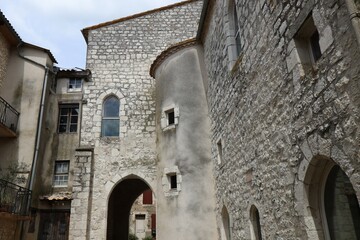 Bâtiment typique, vue de l'extérieur, village de Monflanquin, département du Lot et Garonne, France