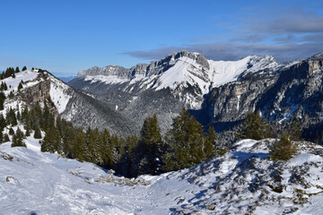 Les Lances de Malissard (alt 2045 m), vues depuis le sommet de Pravouta