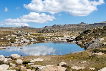 Fototapeta premium Mountain Lakes and Alpine Tarns in the Mount Kosciuszko Main Range, Kosciuszko National Park, Snowy Mountains, New South Wales, Australia