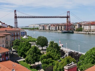 Altstadt von Getxko mit puente de vizcaya