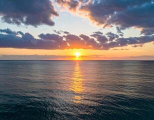 Obraz premium Breathtaking Sunset Over Calm Ocean with Soft Cloudy Skies