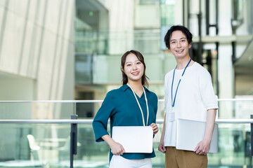 オフィスで働く若いエンジニア　撮影協力:スカパー東京メディアセンター