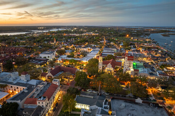 Obraz premium Old town America architecture. Aerial view of St Augustine city in Florida at sunset