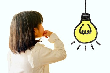 アイディアを思いついた子供