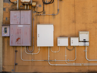 配線が美しくされている建物